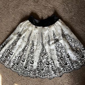 Beautiful Arden B black and white circle skirt. Size 4